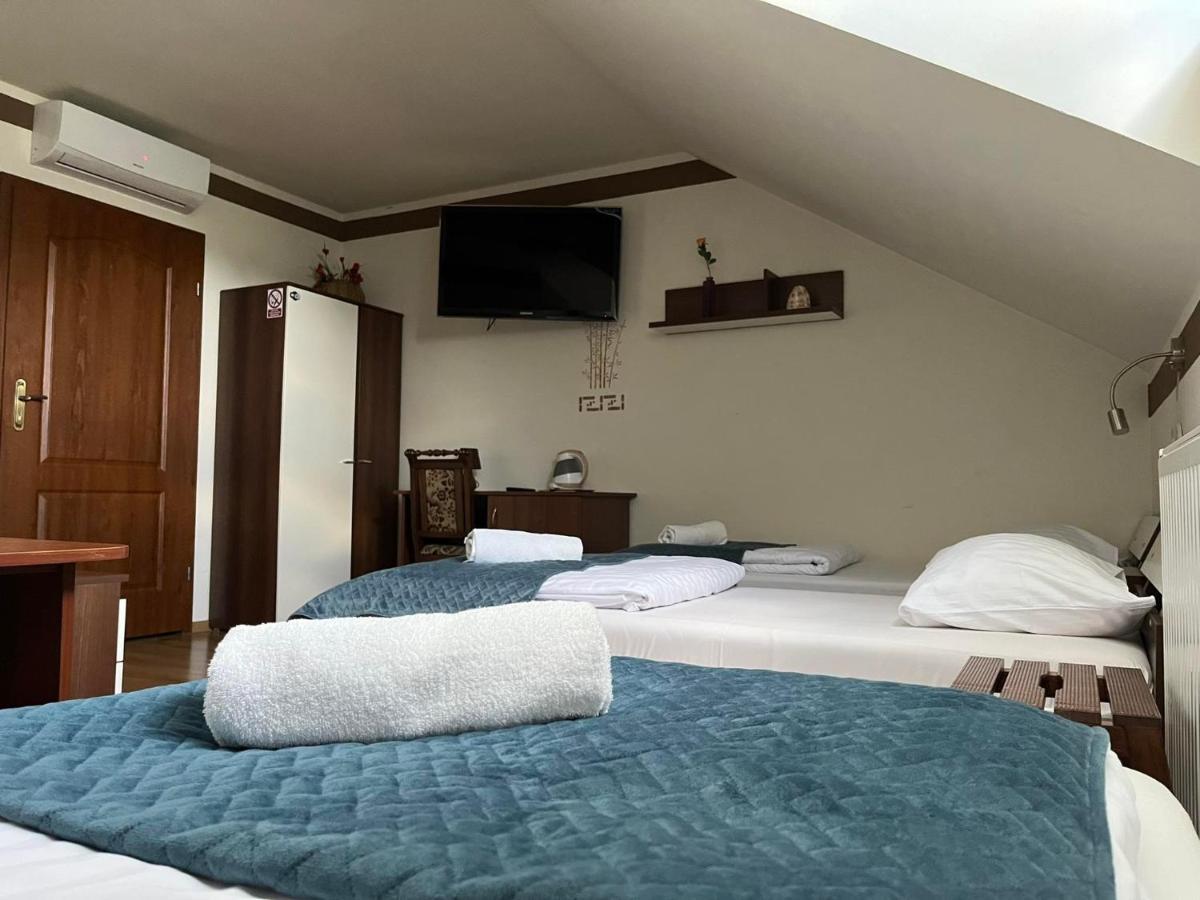 Kamienica Przy Bramie Hotel โอปาตูฟ ภายนอก รูปภาพ