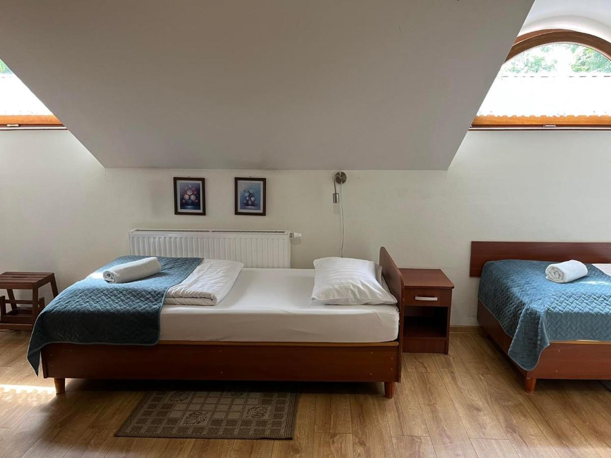Kamienica Przy Bramie Hotel โอปาตูฟ ภายนอก รูปภาพ