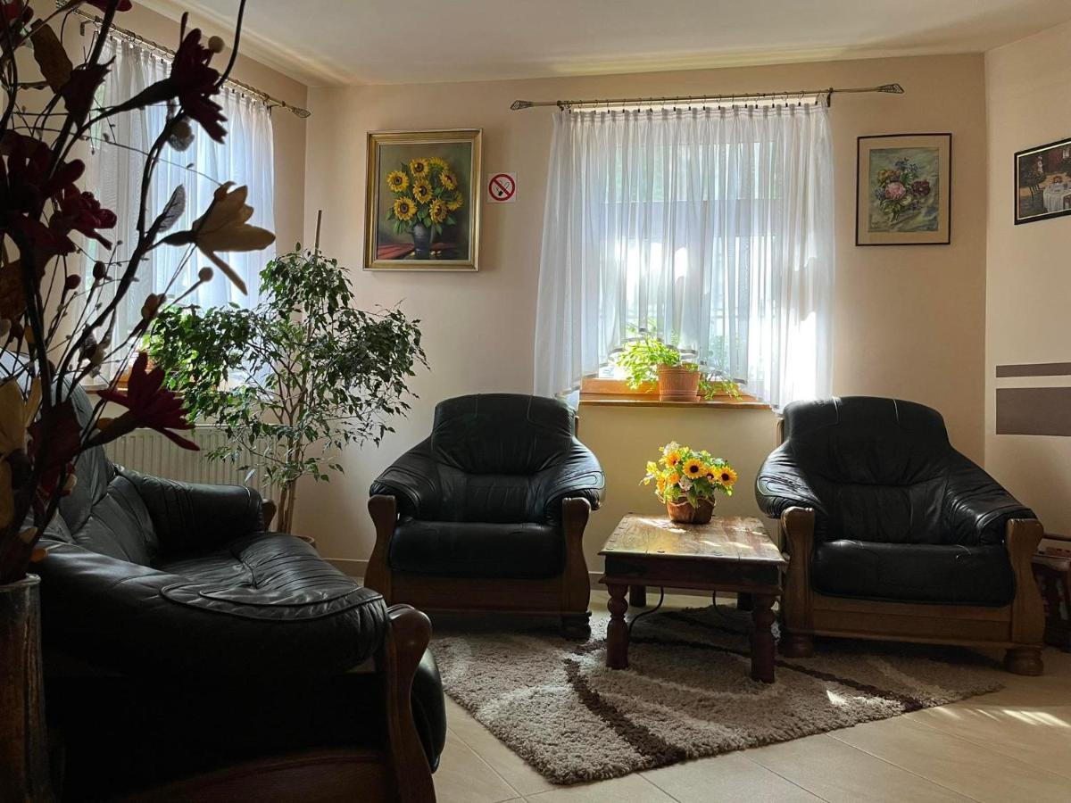 Kamienica Przy Bramie Hotel โอปาตูฟ ภายนอก รูปภาพ