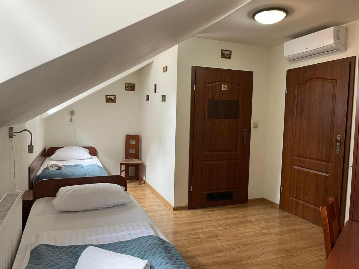 Kamienica Przy Bramie Hotel โอปาตูฟ ภายนอก รูปภาพ