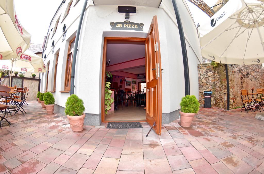 Kamienica Przy Bramie Hotel โอปาตูฟ ภายนอก รูปภาพ